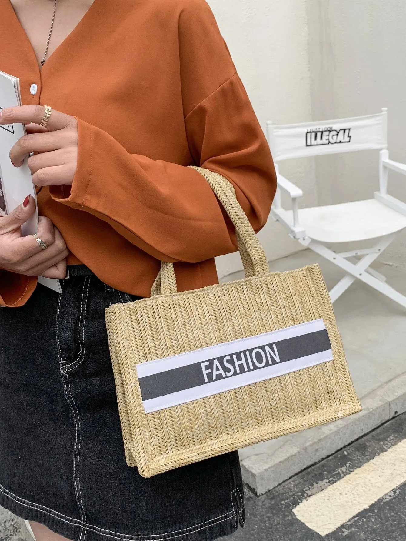 Letter Graphic Straw Shoulder Tote Bag